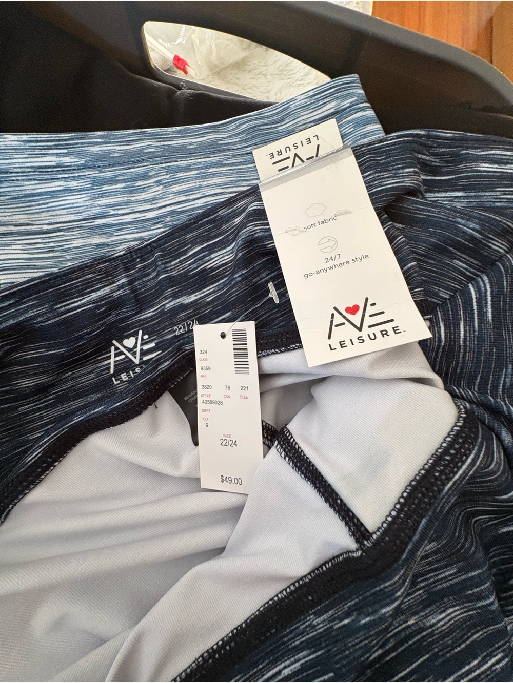 Avenue Leisure Heathered Navy Active Capri Leggings - Blue